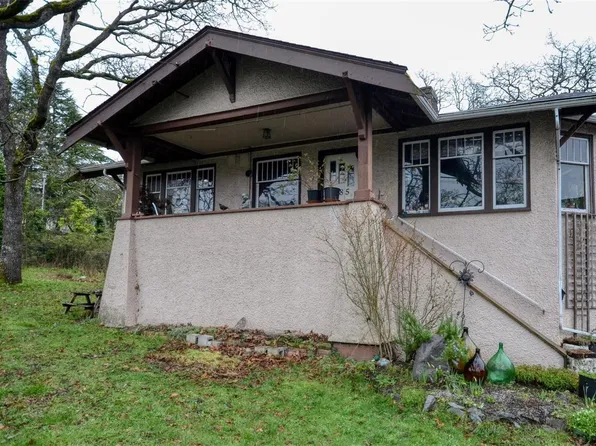 985 Cloverdale Ave, Saanich, BC V8X 2T4