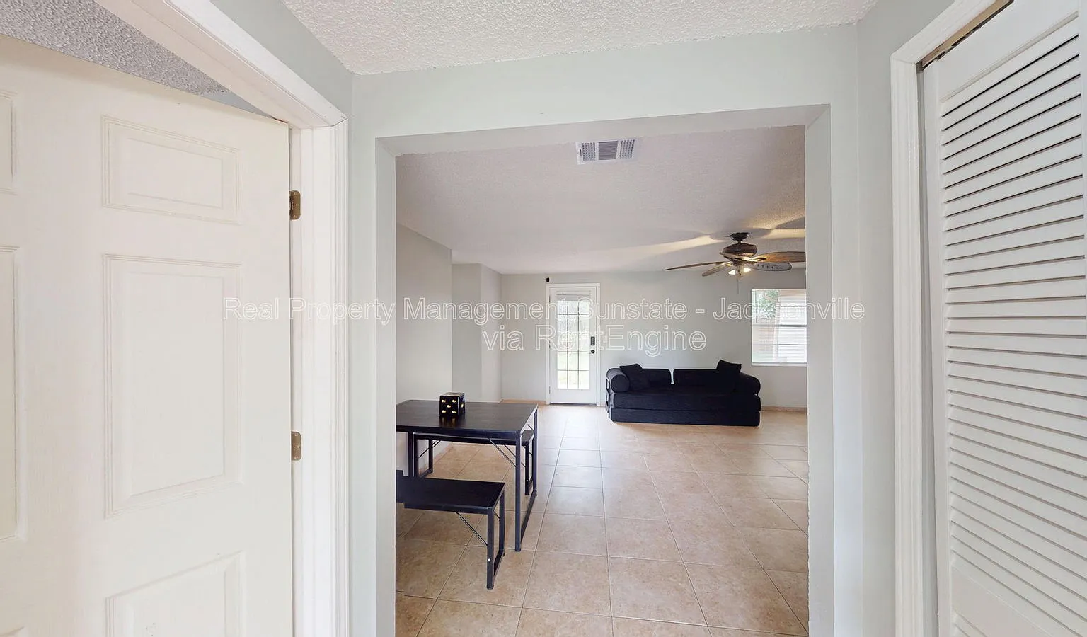 4 bed, 2.0 bath, 1298 sqft, $2,000 — Photo 4