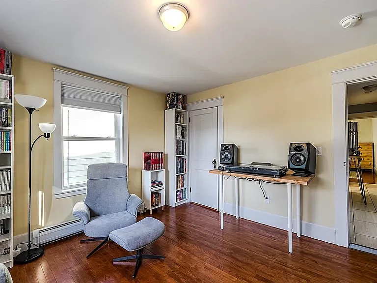 234 Conant St — Photo 11