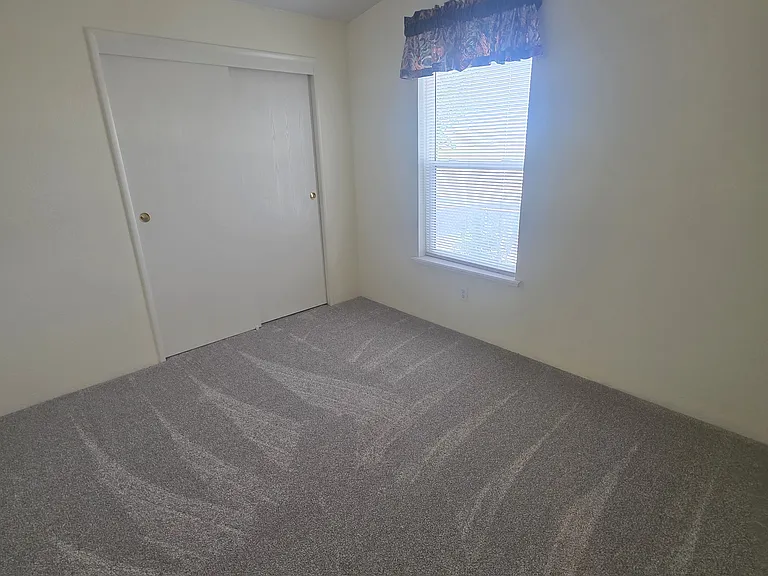 403 S Burlington Ave — Photo 12