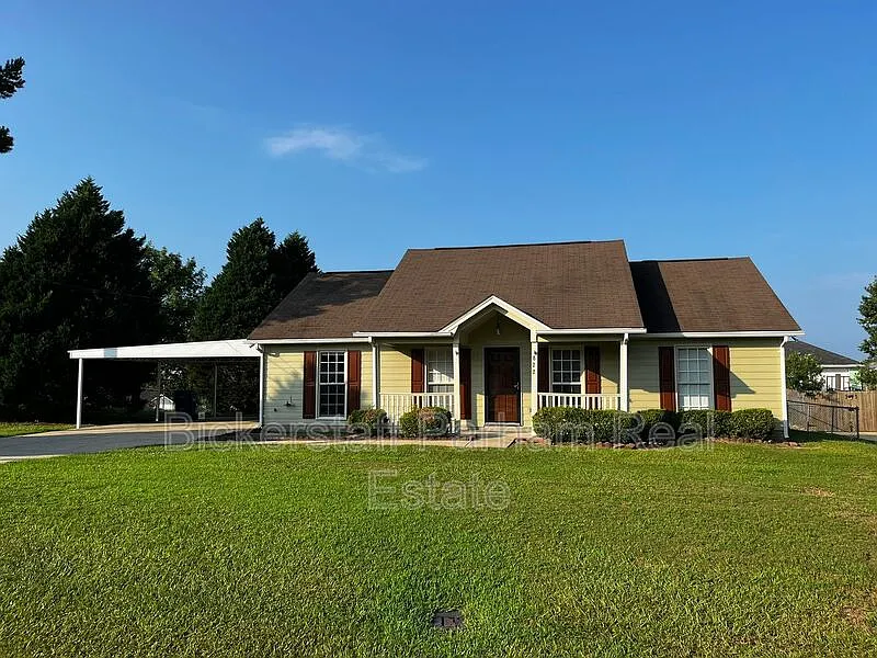 3 bed, 2.0 bath, 1236 sqft, $1,600 — Photo 2