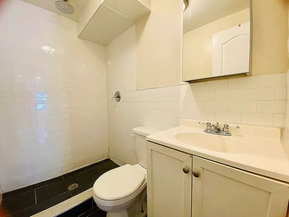2nd image of 107 Jefferson Ave #1