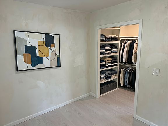 5th image of 718 Roosevelt Ave APT D