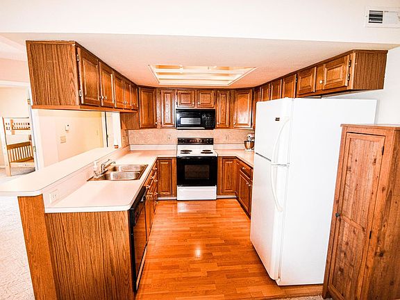 3rd image of 4444 Drycott St