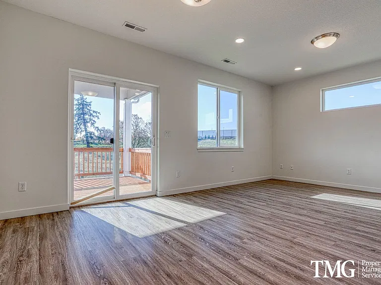 6853 N Montgomery Cir — Photo 5