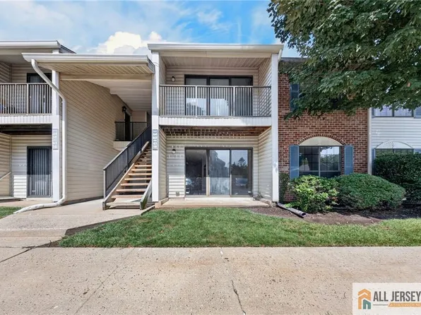 60 Taylor Dr, Franklin Park, NJ 08823