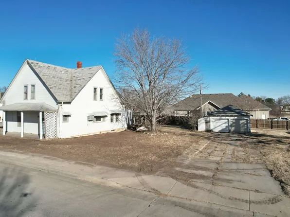 804 Main St, Victoria, KS 67671