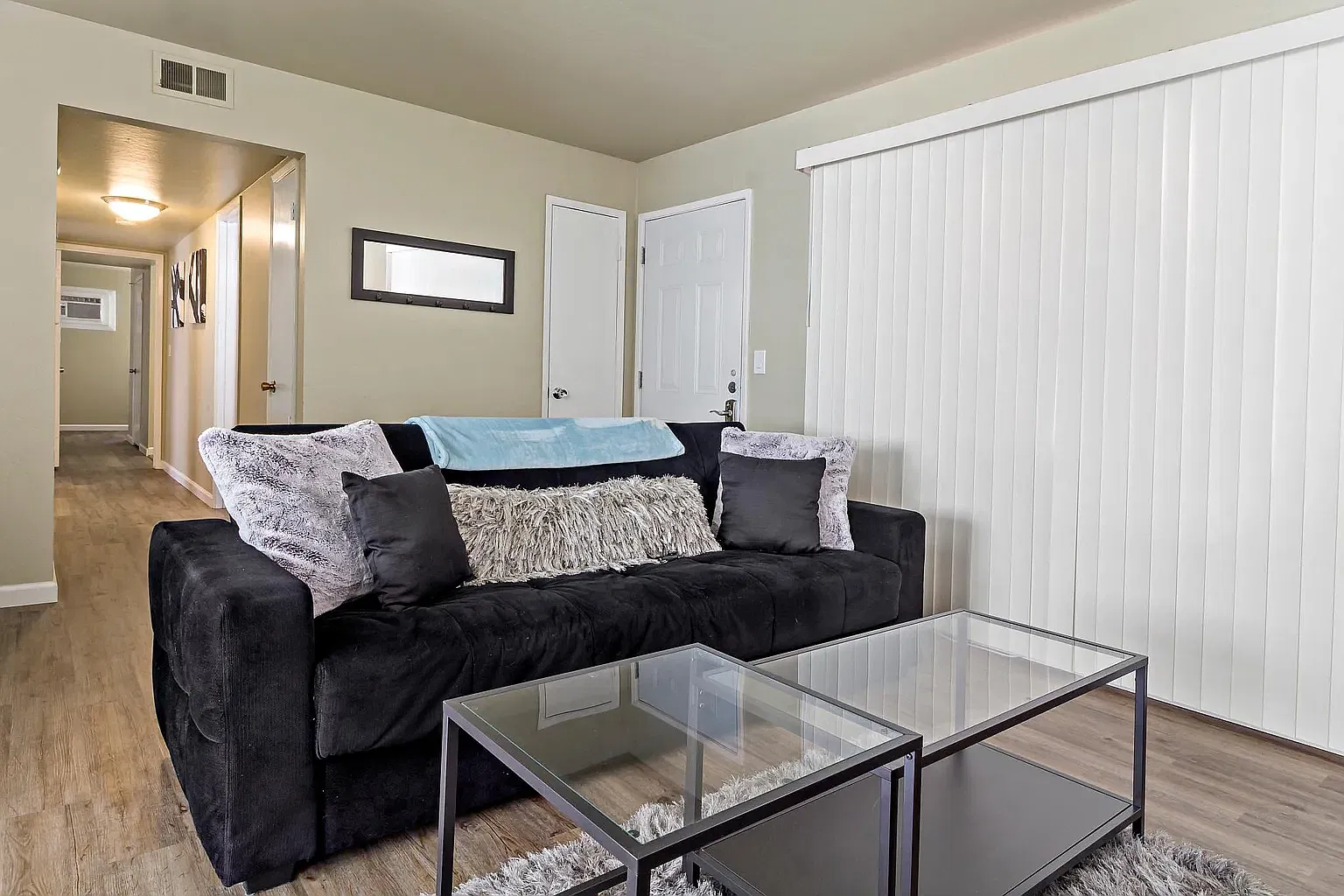 3 bed, 1200 sqft, $3,900 — Photo 3