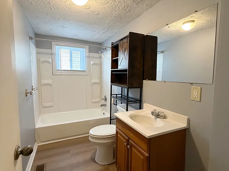 1905 Lytle St — Photo 10