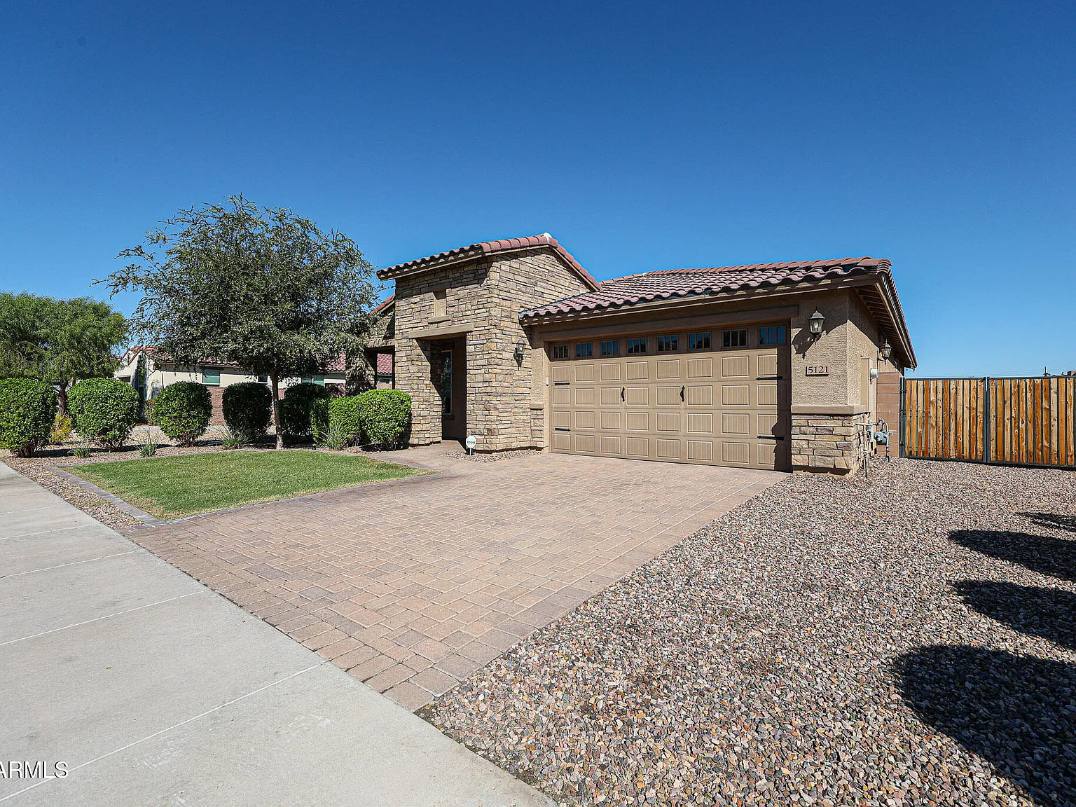 3 bed, 3.0 bath, 1959 sqft, $2,400 — Photo 3
