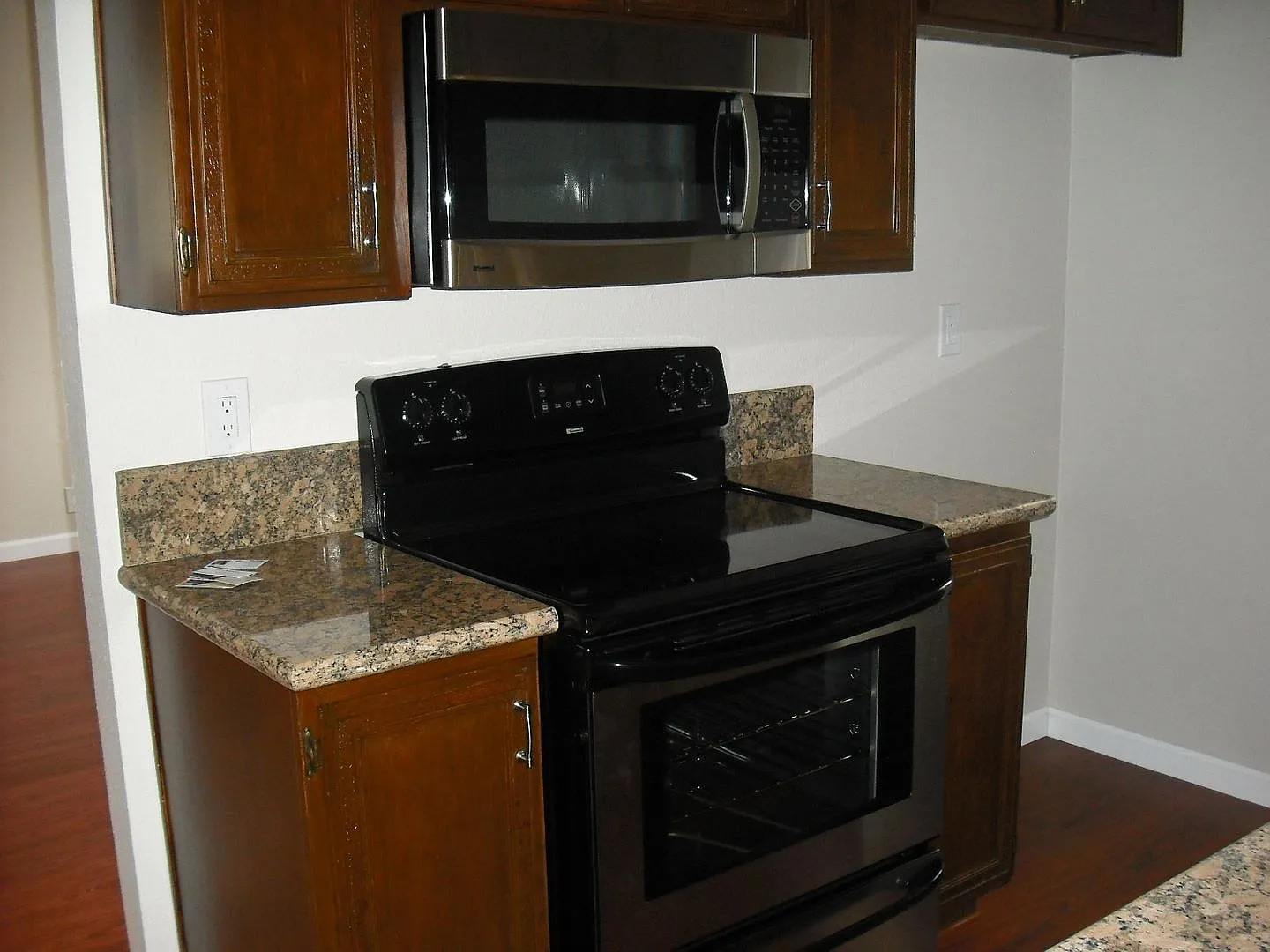 Nicely Upgraded Single level condominium — Photo 3