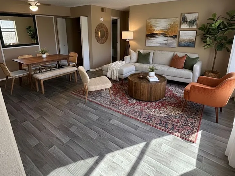 411 W K Pl — Photo 37