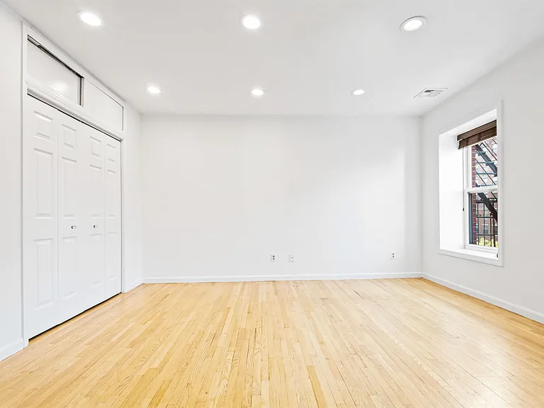 300 Hudson St #13 — Photo 7