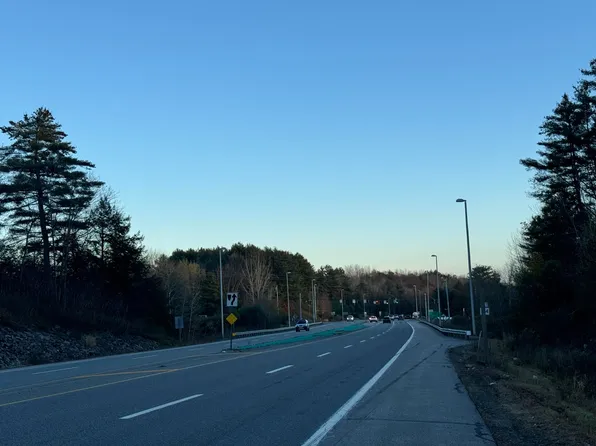 450 W River Road, Augusta, ME 04330