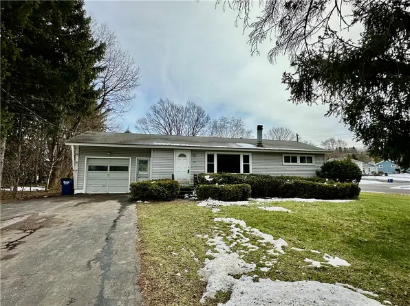 119 Greystone Dr, Camillus, NY 13031