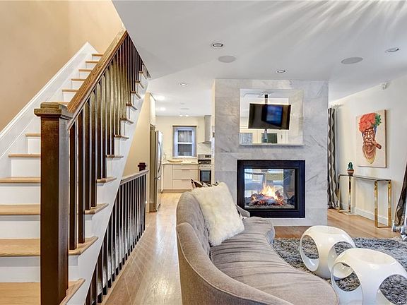 3rd image of 1228 Adee Ave