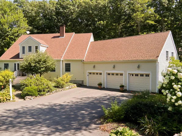 27 Pleasant Ridge Drive, Camden, ME 04843