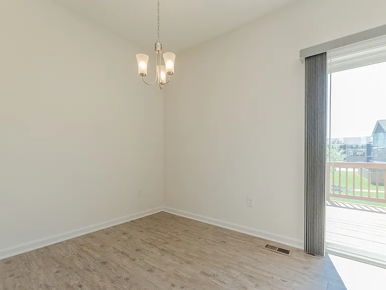 172 Drexel Ct — Photo 15