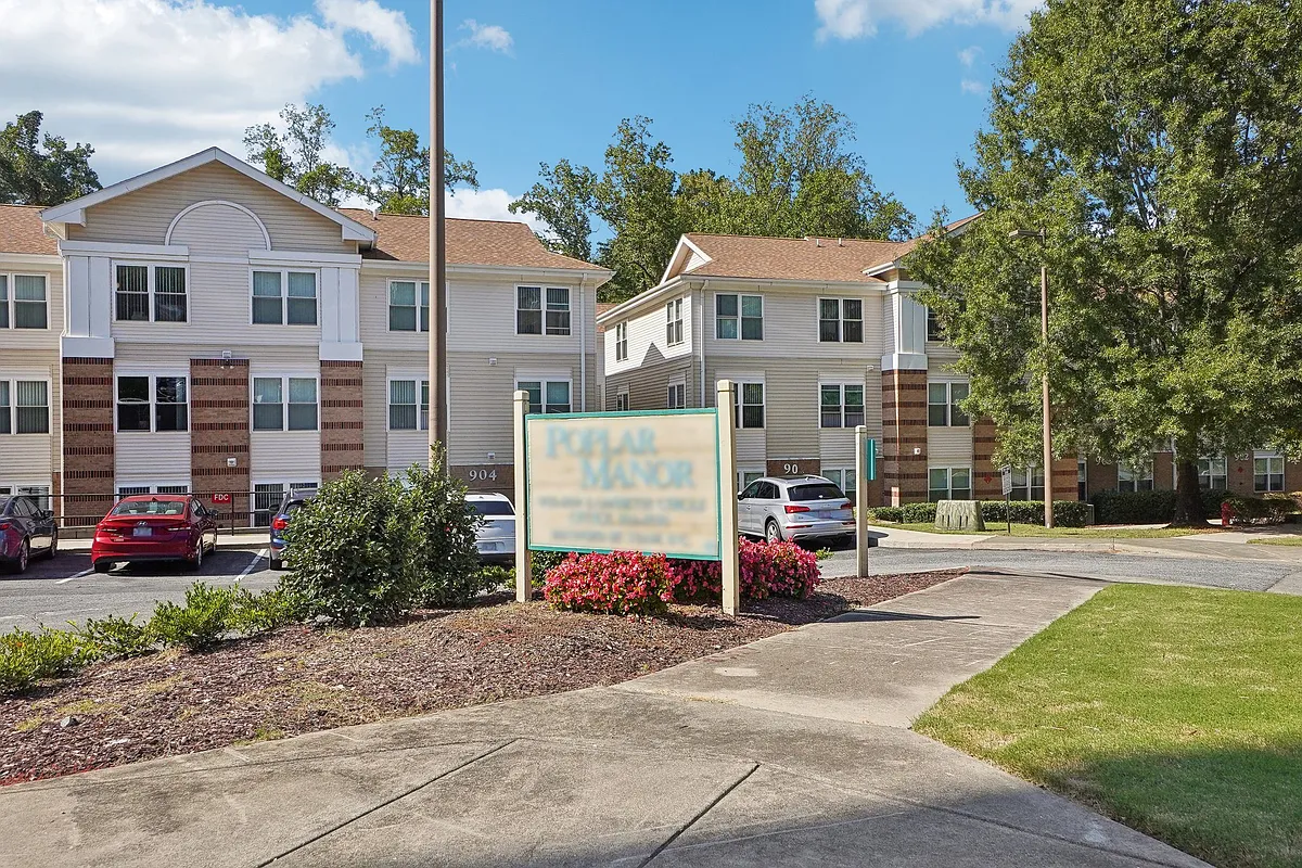 Building Photo - Poplar Manor
