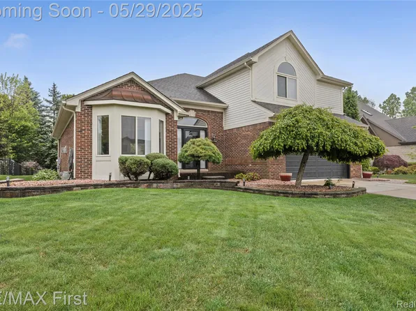 43316 Brooks Dr, Clinton Township, MI 48038