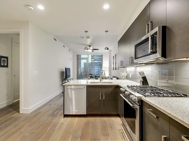 222 West Ave #1911 — Photo 2