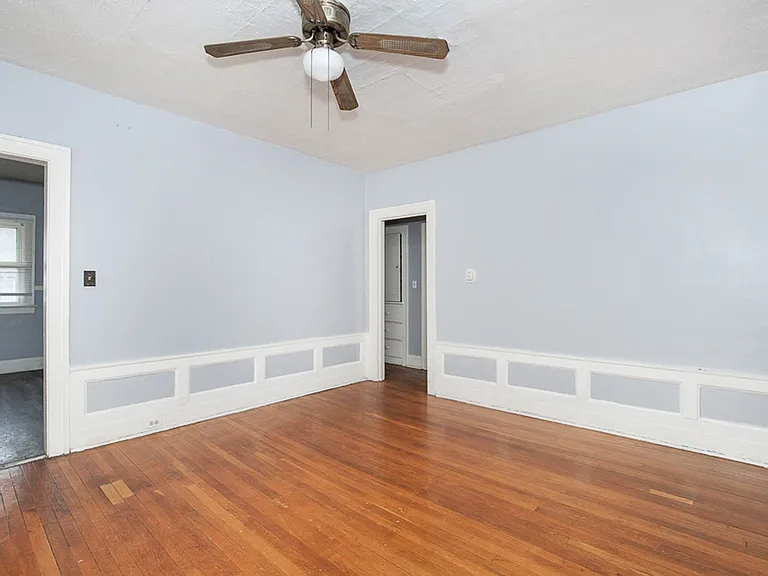 2827 Avondale Ave — Photo 3