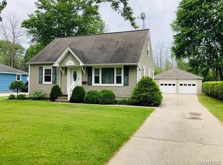310 Drake Dr, North Tonawanda, NY 14120