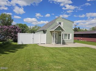 204 3rd St NW, Beulah, ND 58523