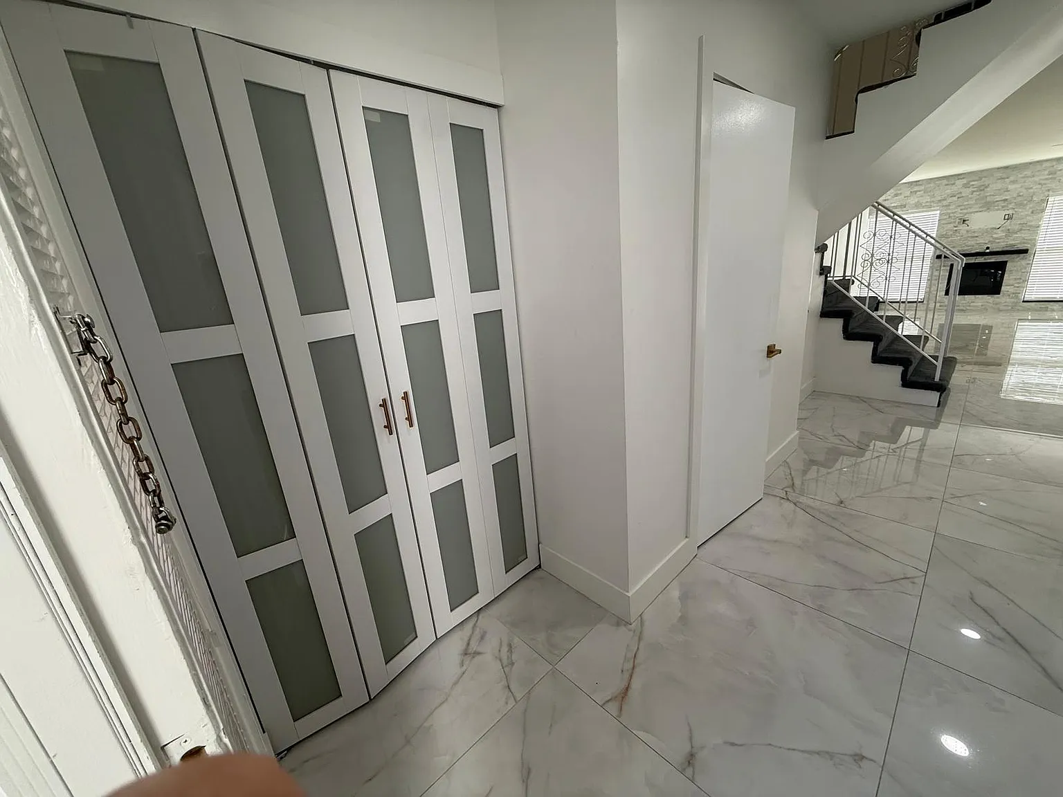 3 bed, 2.5 bath, 1576 sqft, $3,800 — Photo 4