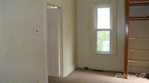 5th image of 425 Center Ave