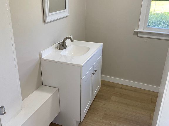 3rd image of 1 Oban Ln