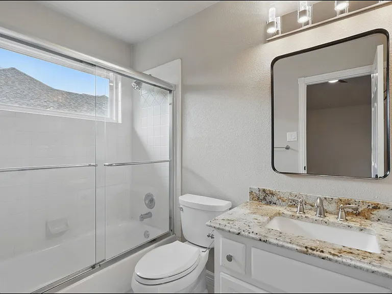 727 Ashleigh Ln — Photo 46