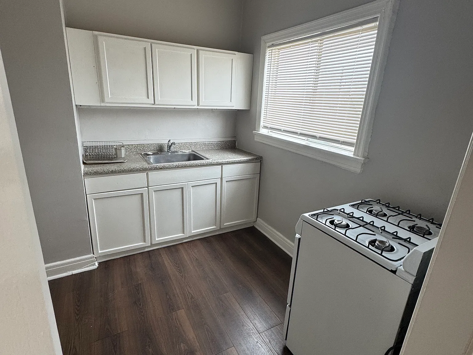 Studio, 400 sqft, $1,250 — Photo 4