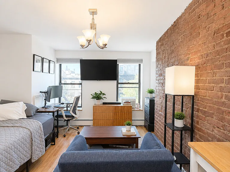517 E 5th St #500 — Photo 10