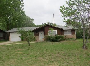 157 Hillcrest Dr, Luling, TX 78648