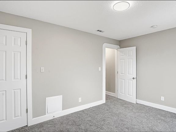 3rd image of 414 N Tacoma Ave #B