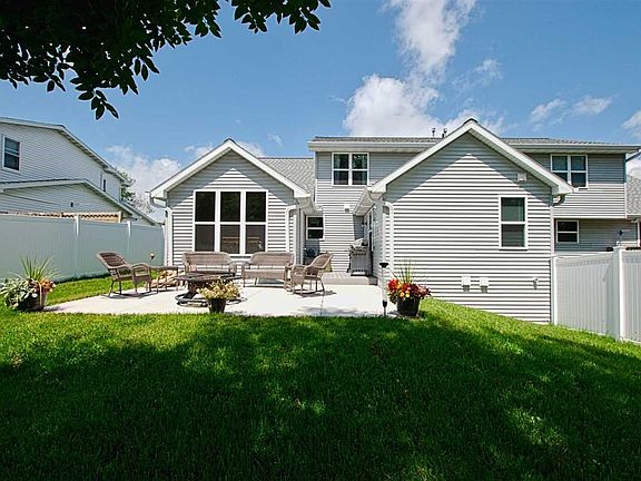 4th image of 903 Estes Dr #2