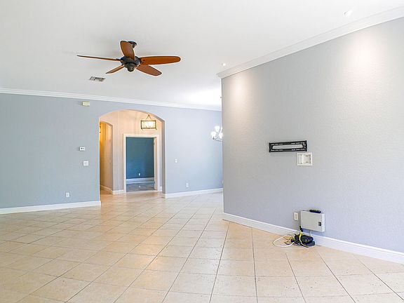 3rd image of 821 Vistana Cir