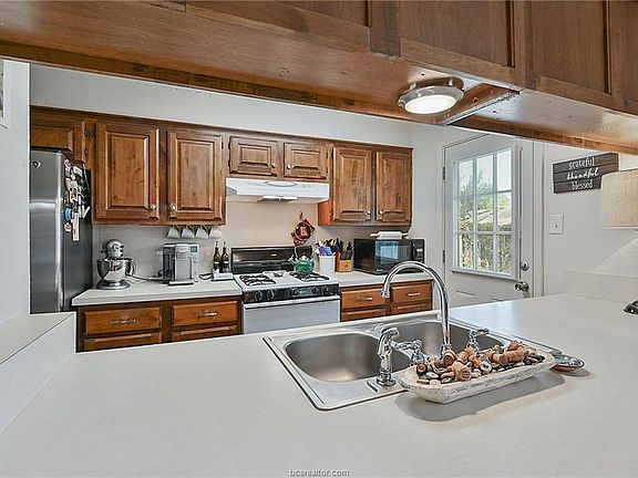 5th image of 3005 Jennifer Dr