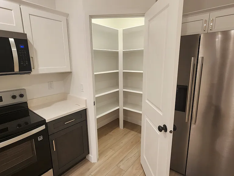 608 W Domanick Way #B — Photo 5