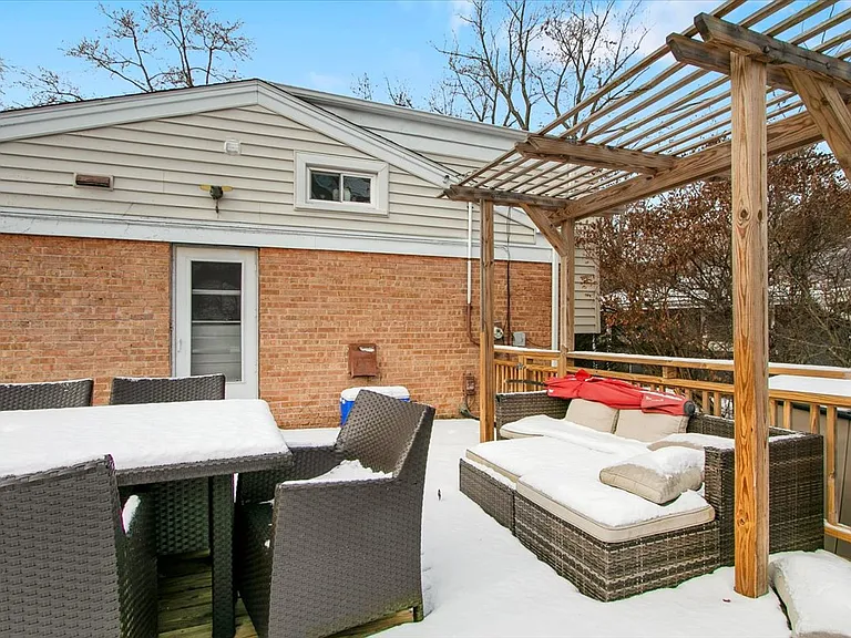 1351 Sherwood Rd — Photo 13