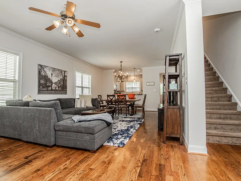 315 Woodvale Pl — Photo 7