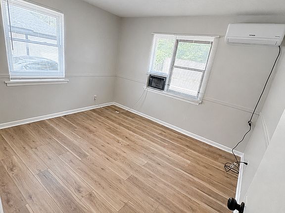 3rd image of 1622-1624 N Hillside St #1626