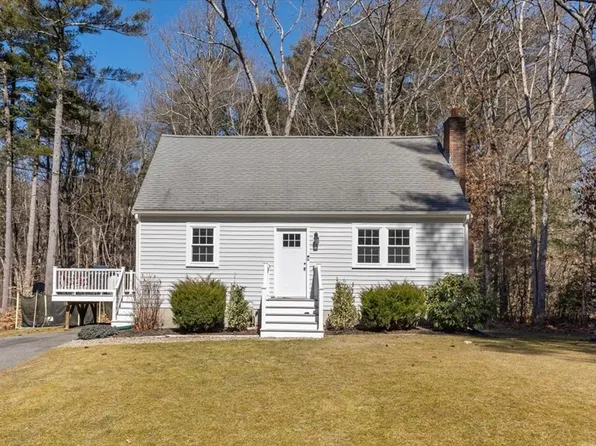 404 River St, Halifax, MA 02338