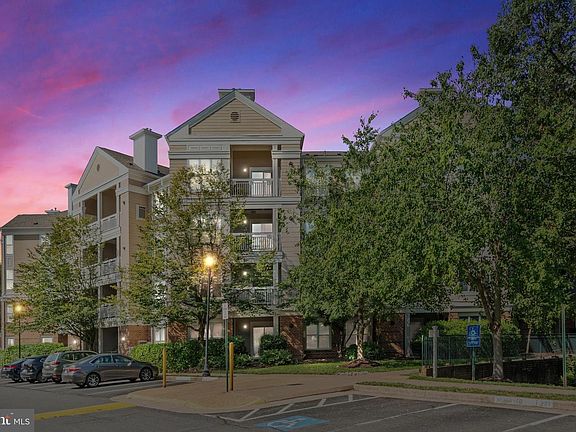 3rd image of 2204 Westcourt Ln APT 211