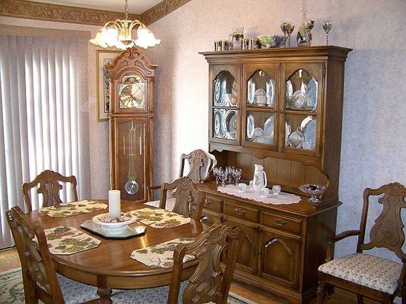 Kitchen/Dining Combo