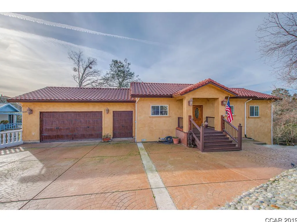 630 Stanford Ct photo 1