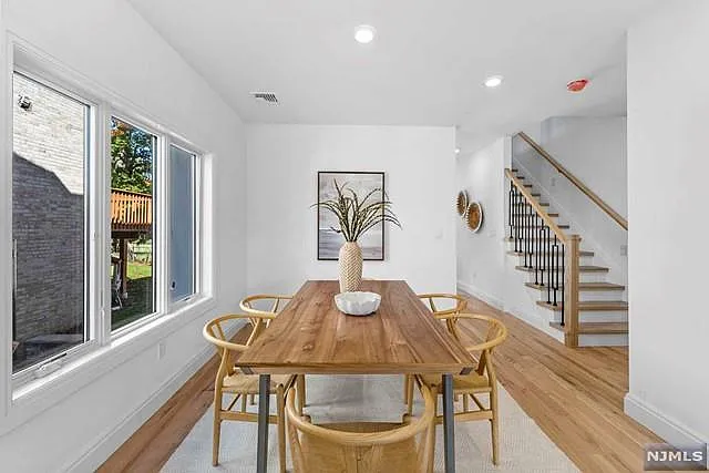 3 bed, 2.5 bath, 1692 sqft, $6,800 — Photo 4