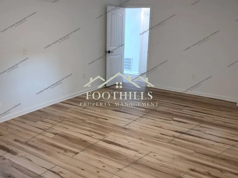 202 Wedgewood Dr — Photo 8