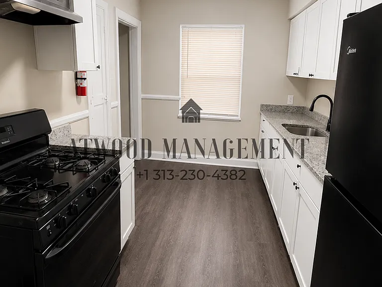 10015 Robson St — Photo 6